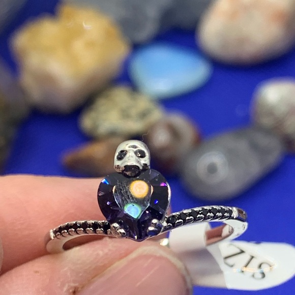 Fragrant Jewels Purple CZ Heart & Skull Ring w Black CZ Accent Stones, Size 8 - Picture 13 of 16